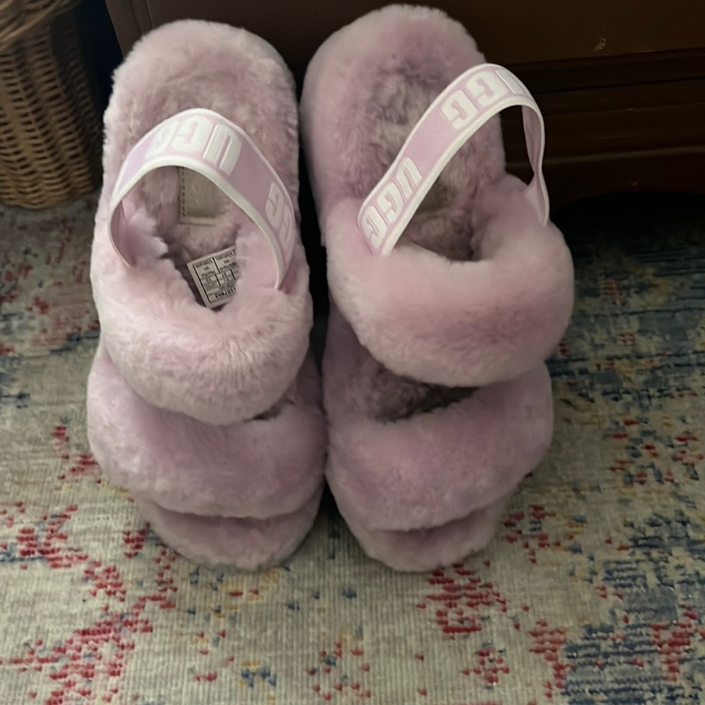 Pink UGGs slippers only worn once